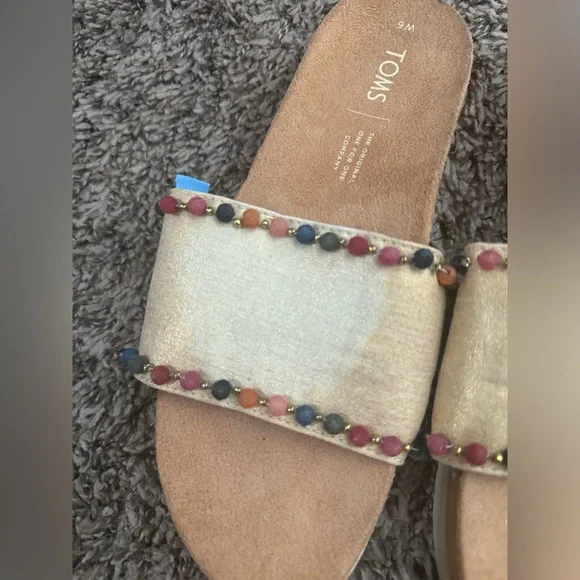 TOMS PARADISE GOLD SHIMMER POM POM SANDALS - Picture 2 of 7